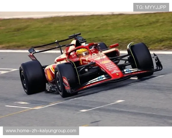 F1汉密尔顿飞速圈速，刷新赛道纪录